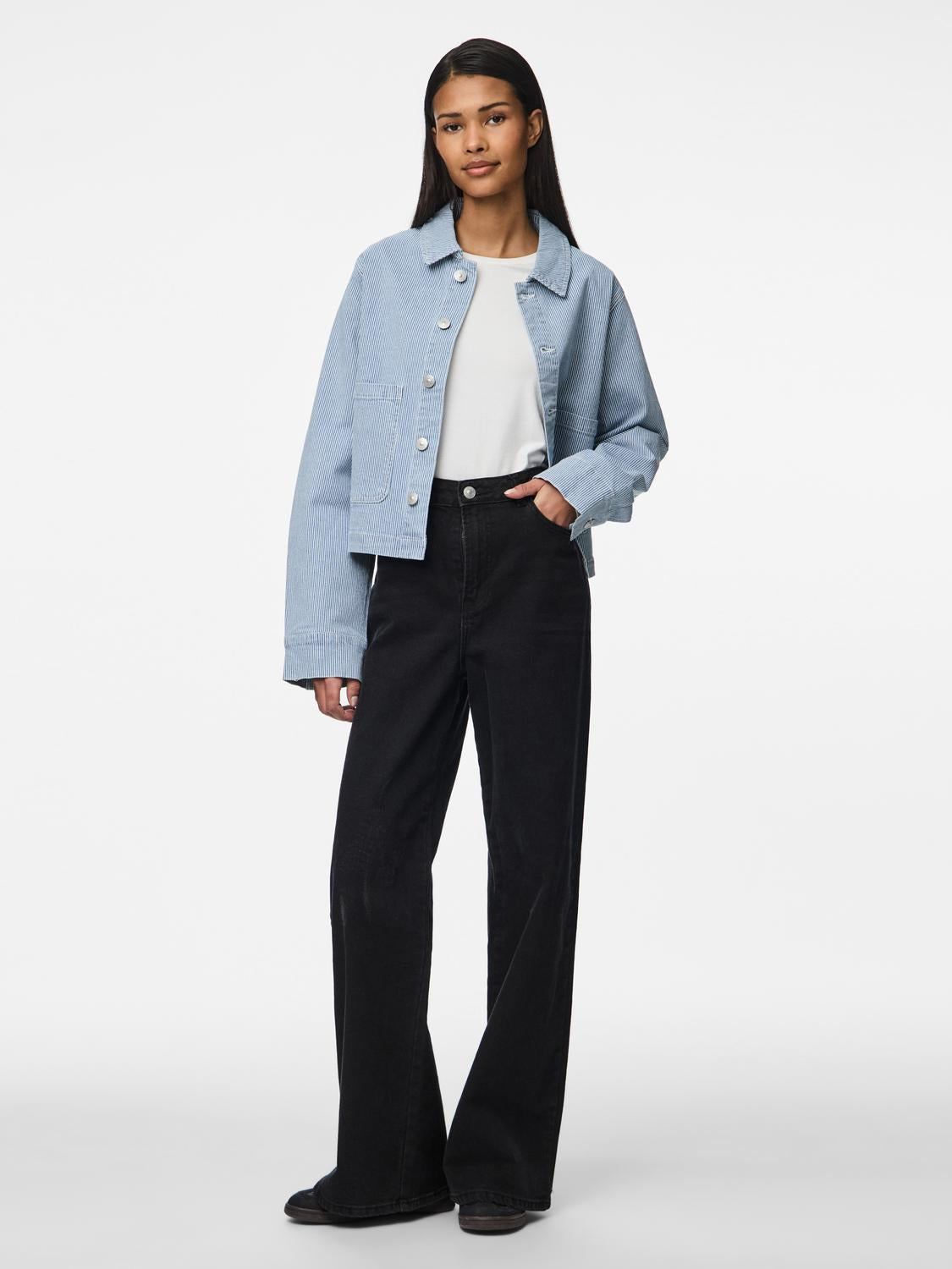 model_shot-front_full